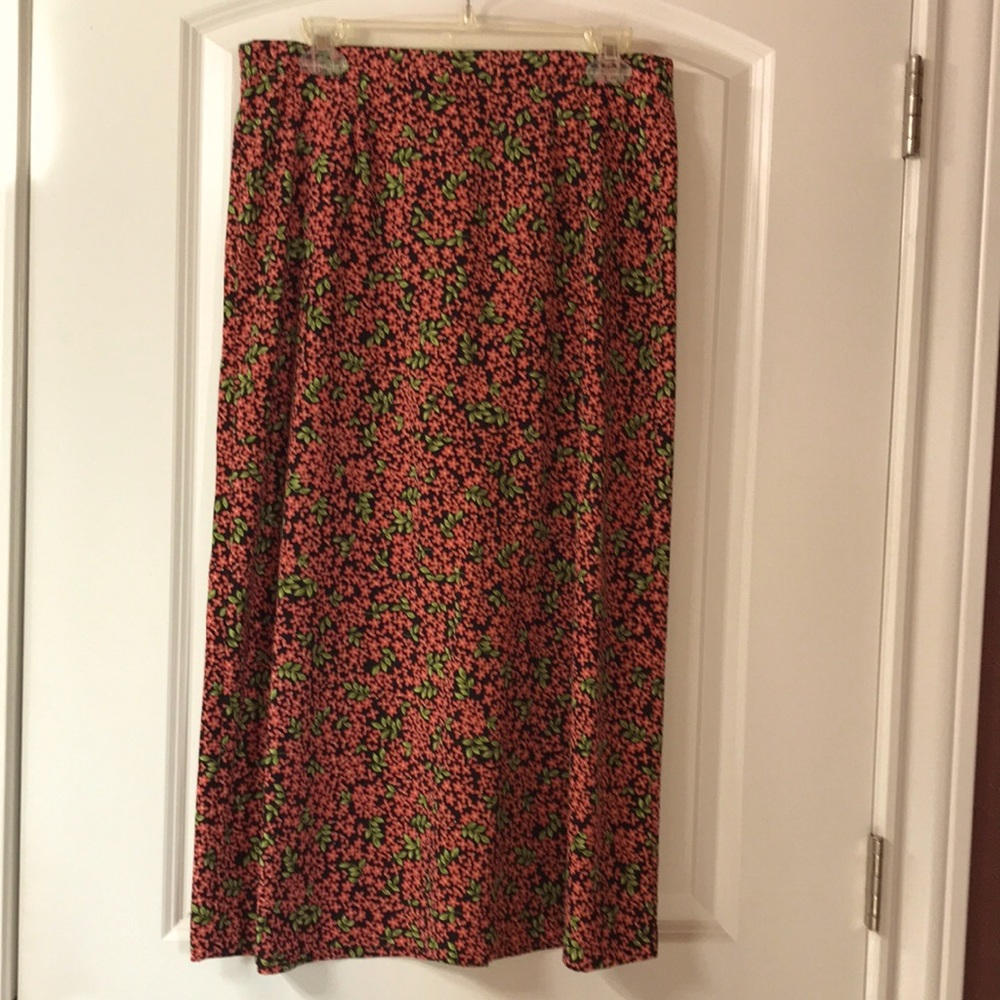 Sag Harbor petite skirt. PM, 33 inches long.
